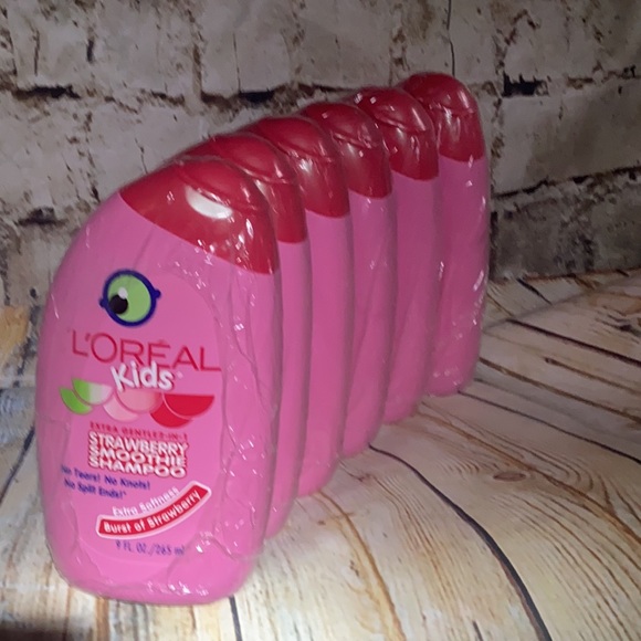 L’Oreal Kids Extra Gentle Strawberry Smooth Shampoo no tears no knots bu… - Picture 3 of 5